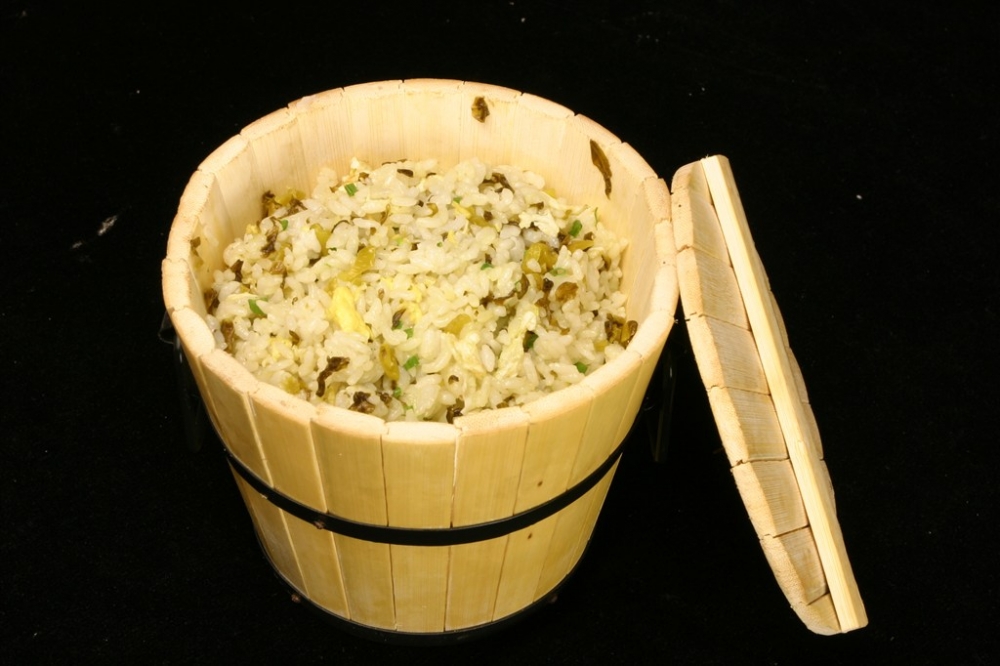 酸菜炒饭主食小吃美食素材图片