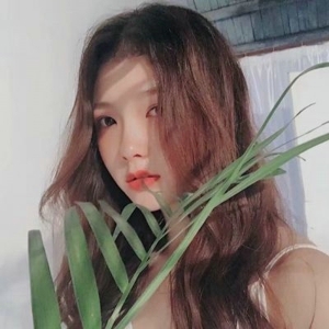 美艳绝世善良温柔小女生头像