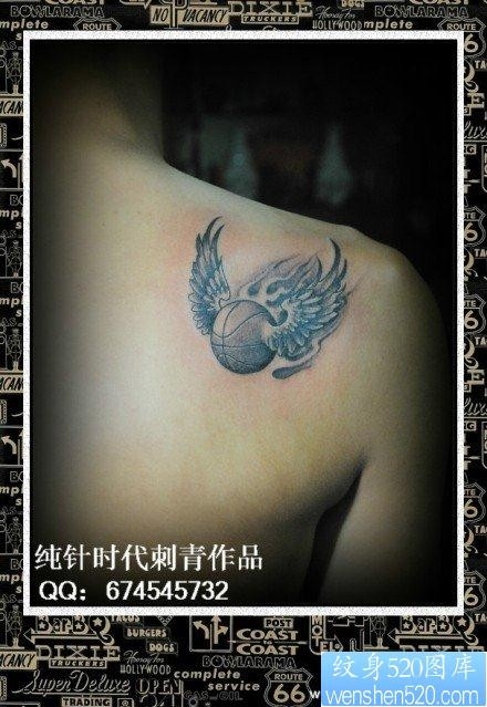 后肩背流行经典的小篮球纹身图片
