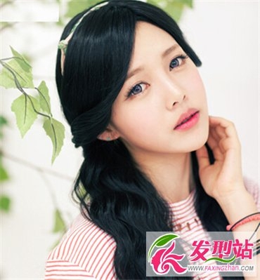 长发女生流行玉米烫发发型 细卷烫发时尚修颜好利器