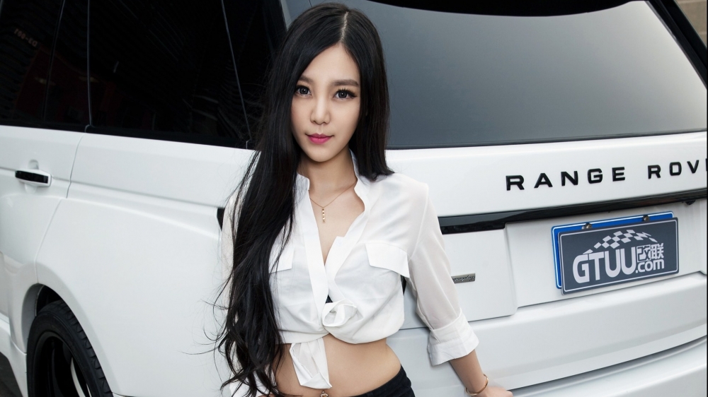 路虎白衬衫美女车模