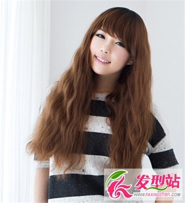 长发女生流行玉米烫发发型 细卷烫发时尚修颜好利器