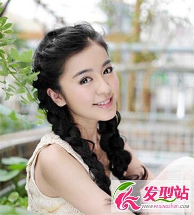 甜美文艺长发女生 气质魅力新时尚