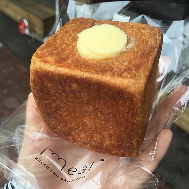 韩国大热的meal面包 里面满满的都是芝士奶油 ＜饿了！＞