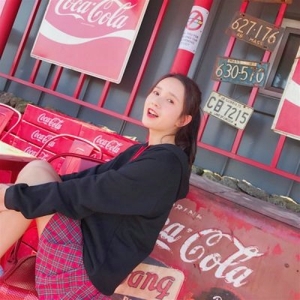 美艳绝世善良温柔小女生头像