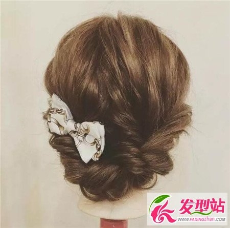 蓬松感女生盘发设计 气质淑女盘发发型