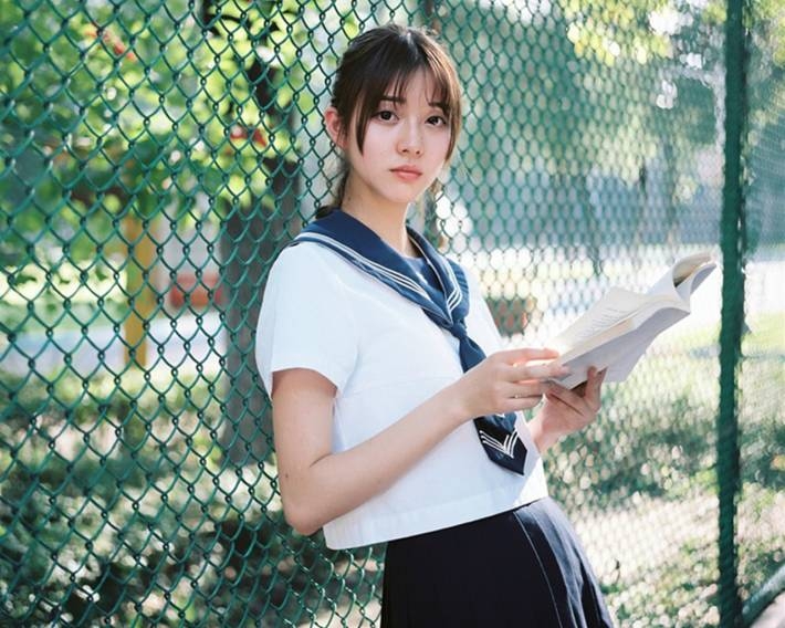 清纯美女日系水手服写真图片壁纸