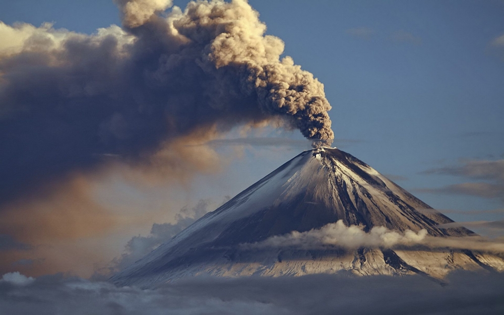 让人惊叹的火山喷发高清壁纸