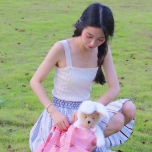 美艳绝世善良温柔小女生头像