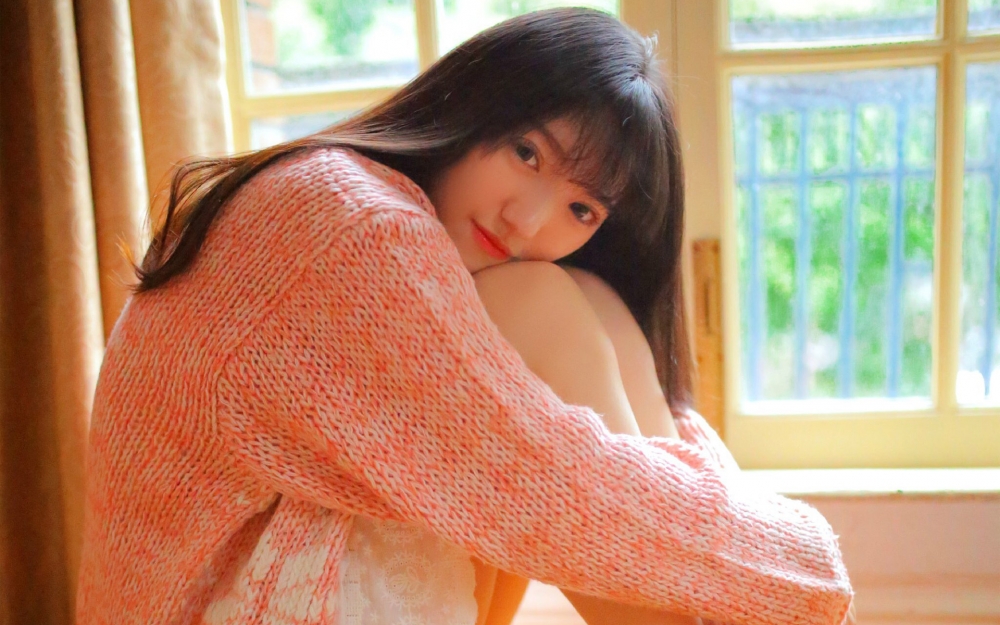 治愈系文艺美女居家甜美写真图片壁纸