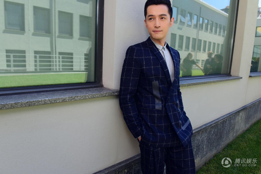 胡歌亮相米兰时装周 风度翩翩尽显熟男魅力