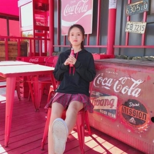 美艳绝世善良温柔小女生头像