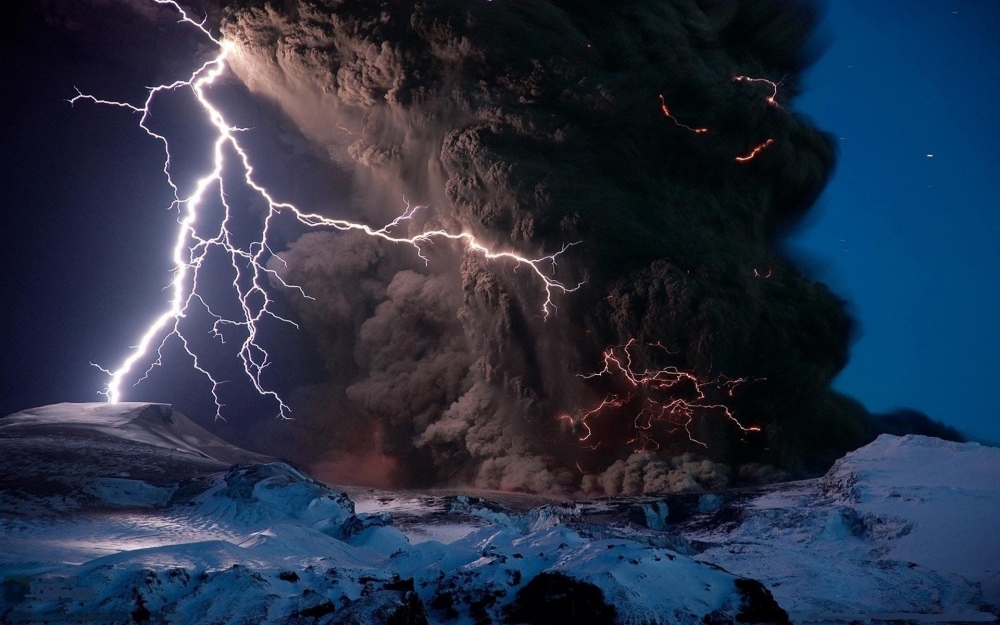 让人惊叹的火山喷发高清壁纸