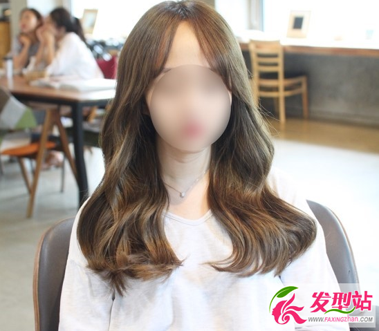 冷棕色染发卷发发型 2017女生流行发色