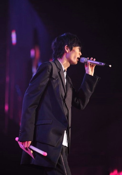 许嵩演唱会现场精美舞台照