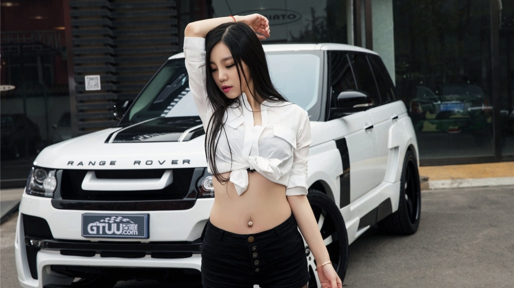 路虎白衬衫美女车模