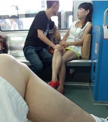 地铁调情图片