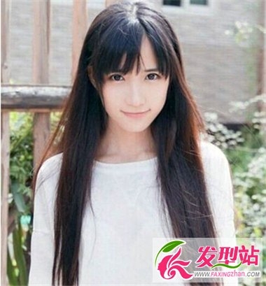 女生甜美长直发发型 演绎女生清纯与时尚