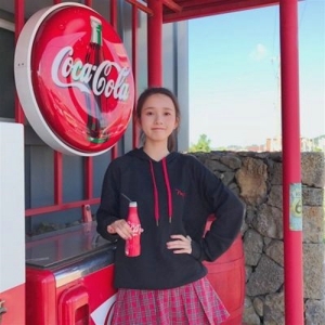 美艳绝世善良温柔小女生头像