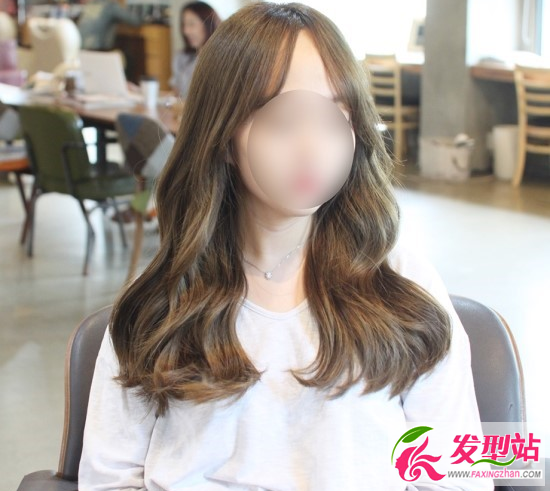 冷棕色染发卷发发型 2017女生流行发色