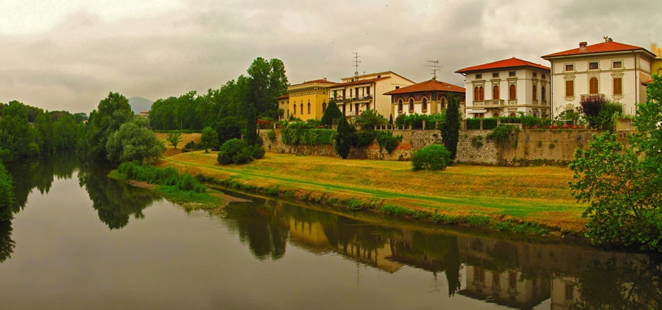 意大利普拉托,托斯卡纳,房子,树木,河流,风景桌面壁纸