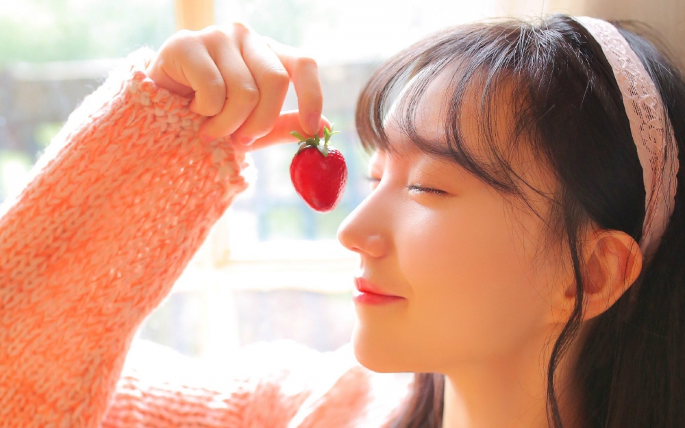 治愈系文艺美女居家甜美写真图片壁纸