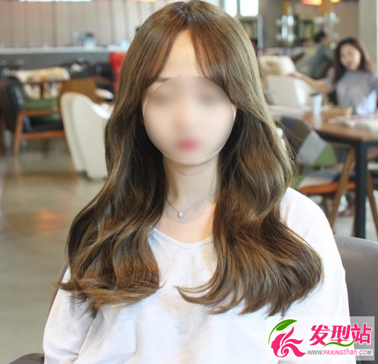 冷棕色染发卷发发型 2017女生流行发色
