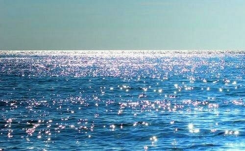 大海很美，不是吗？