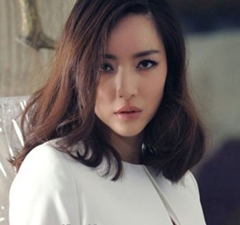 淑女中长发烫发发型图片