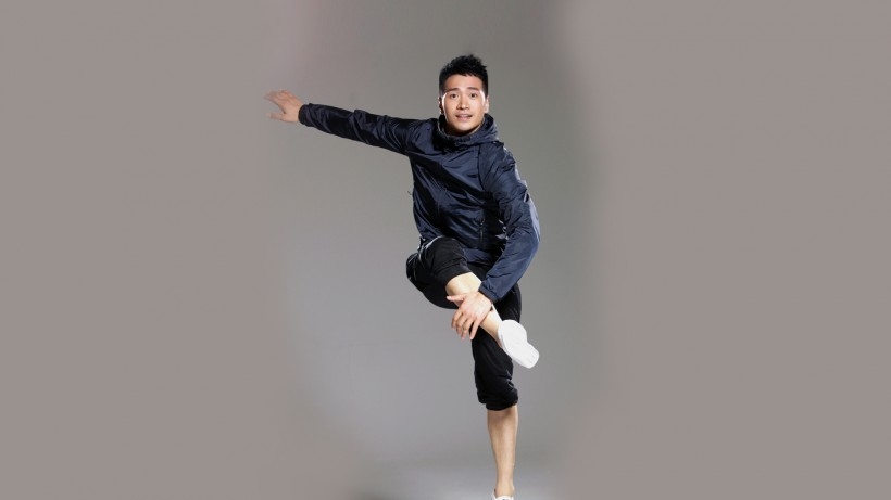 帅哥明星何晟铭运动写真桌面壁纸