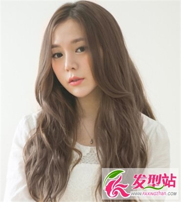 长发女生流行玉米烫发发型 细卷烫发时尚修颜好利器