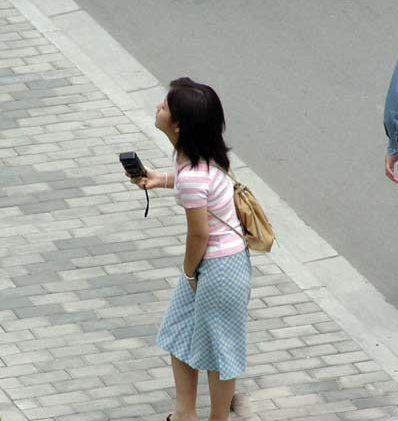 美女需要帮忙挠一下吗