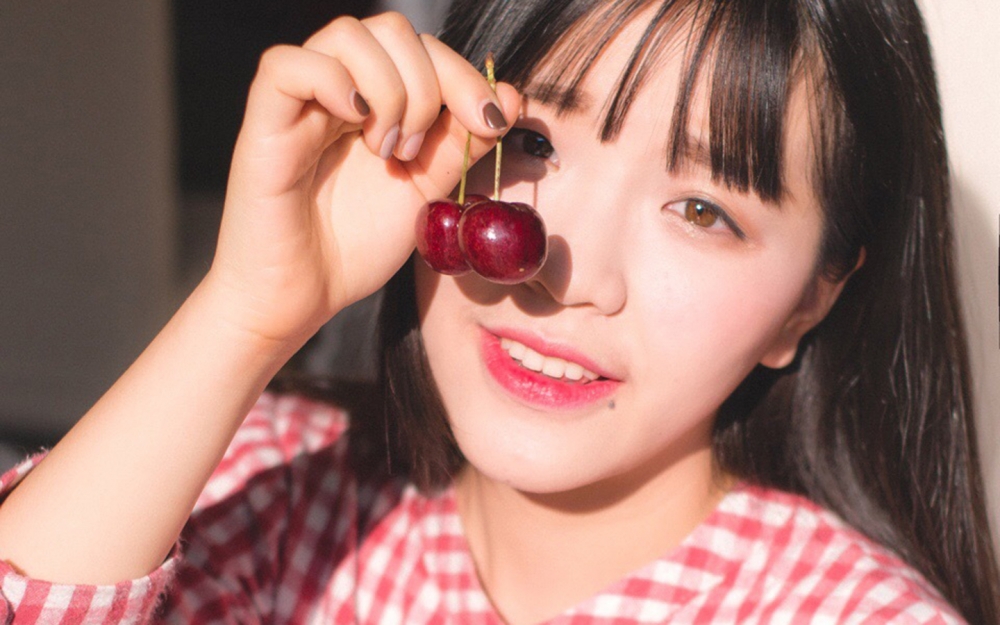 日系甜美美女写真壁纸