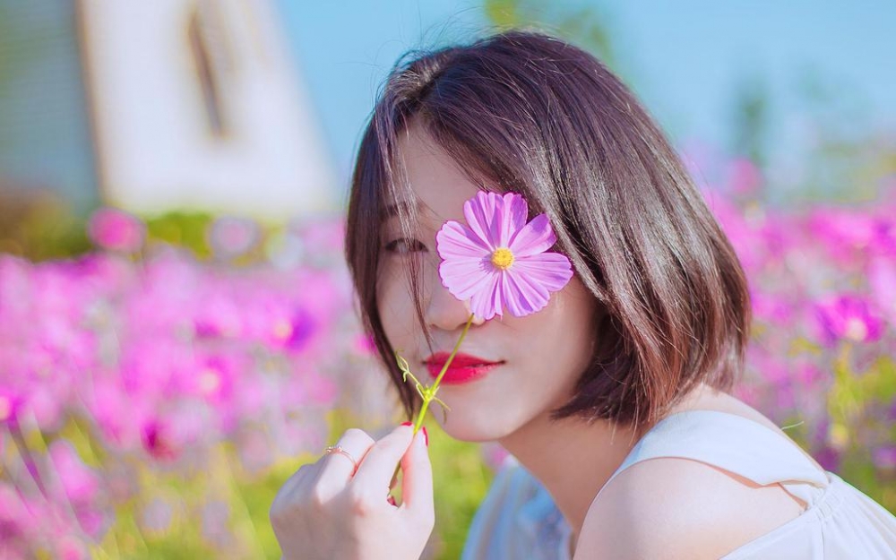 甜美短发女生