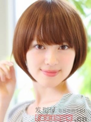 适合方脸女生的短发发型 修颜时尚来一款