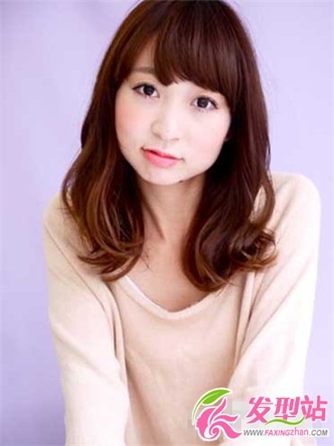 长发女士甜美浪漫卷发发型图片 诠释长发女士的性感与时尚