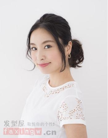 齐肩发扎法图解教程  简单马尾也显美