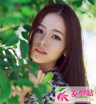 女生甜美长直发发型 演绎女生清纯与时尚
