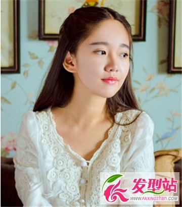 女大学生长发发型设计 气质中分造型更显校园清新甜美风回头率百分百