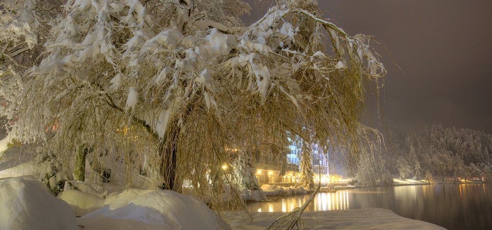 夜晚，冬天，雪，河流，雪堆，风景桌面壁纸