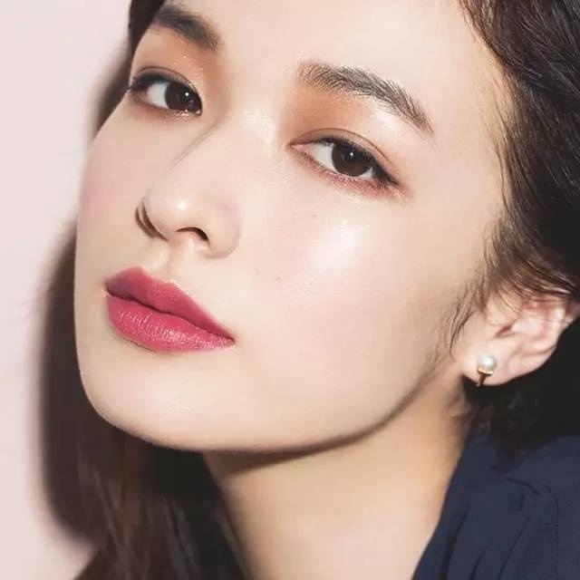 绝美的发型与妆容搭配  美成小仙女！