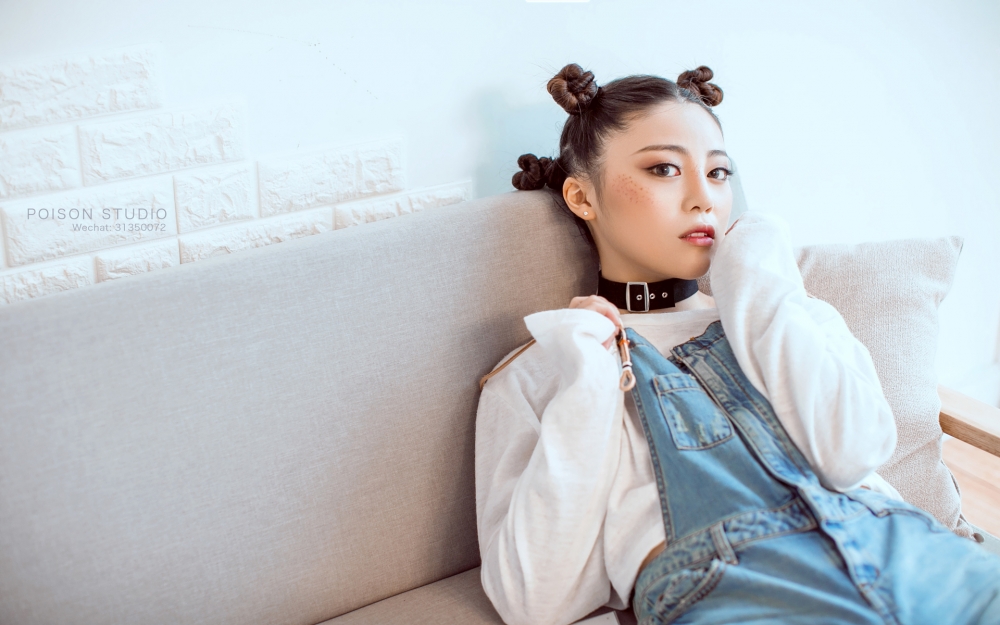搞怪美女Freckle girl高清桌面壁纸