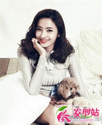 小脸女生完美中长发发型 时尚韩式发型最修颜