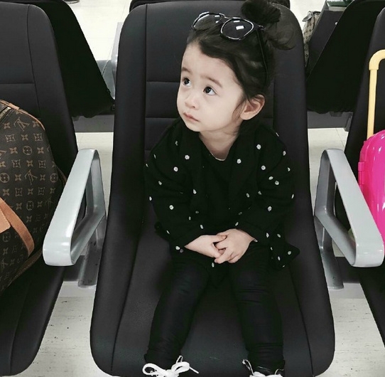 有这么可爱的女儿一定是上辈子拯救了天使