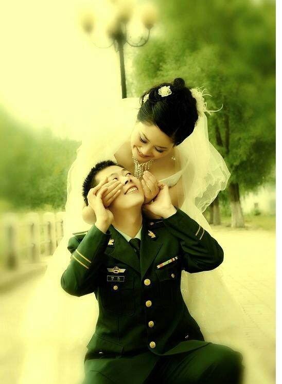 绿军装配白婚纱