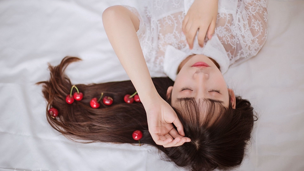 樱桃甜美少女私房唯美写真电脑桌面壁纸