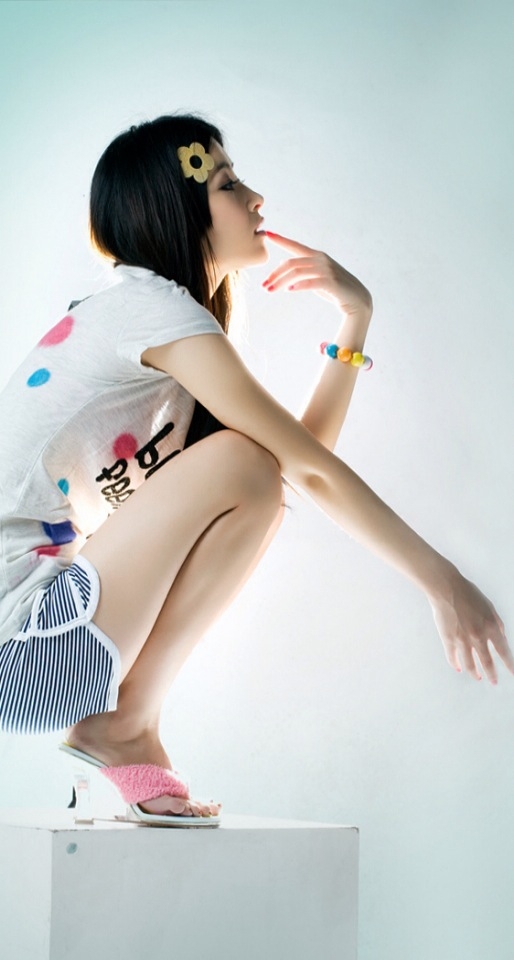 清纯甜美女孩高清手机壁纸