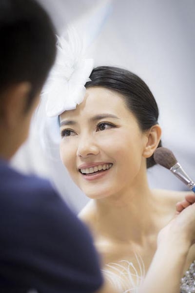 女神高圆圆白色小礼服 似天上善良的天使