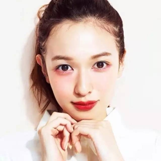 绝美的发型与妆容搭配  美成小仙女！