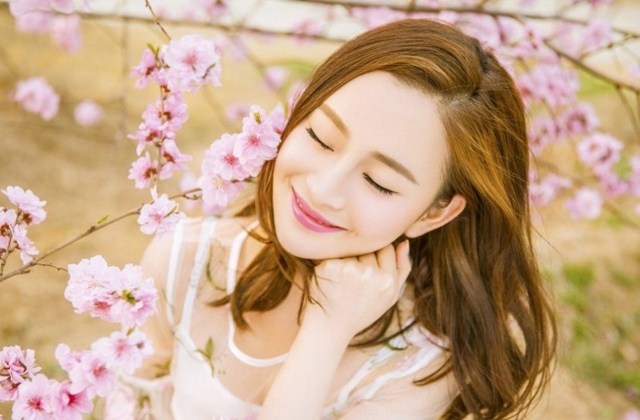 清新美女陈昱霖桌面壁纸
